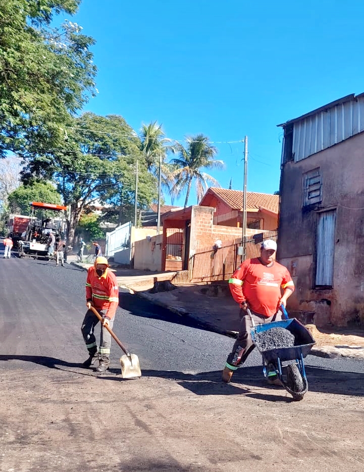 Nova etapa de recape asfáltico avança pelas ruas de São Tomé